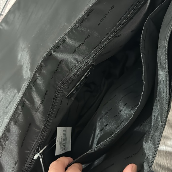 NWT Michael Kors Travis Messenger Bag - Picture 8 of 8